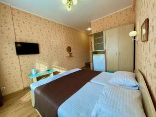 Гостиница Москва Алушта Двухместный номер с 1 кроватью или 2 отдельными кроватями и ванной комнатой-3