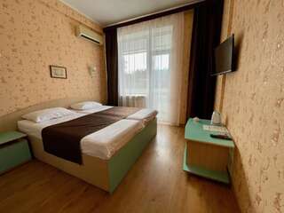 Гостиница Москва Алушта Двухместный номер с 1 кроватью или 2 отдельными кроватями и ванной комнатой-4